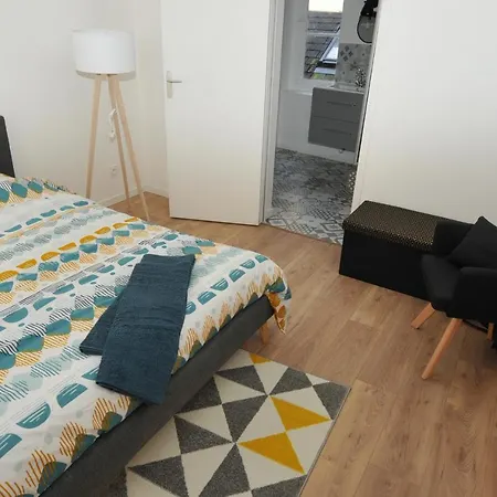 Pres Du Pont, 35m2 Hyper Centre Apartment *